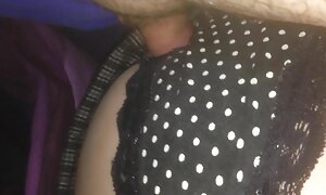 فيديو إباحي الاستمناء الوردي الساخن السراويل سكس بنت ينيكها حصان