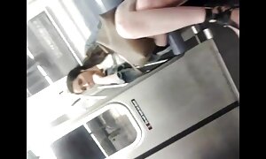 فيديو إباحي دورا فينتر يحصل سكس حيوان وحريم مارس الجنس من قبل ثلاثة من الصعب الديك